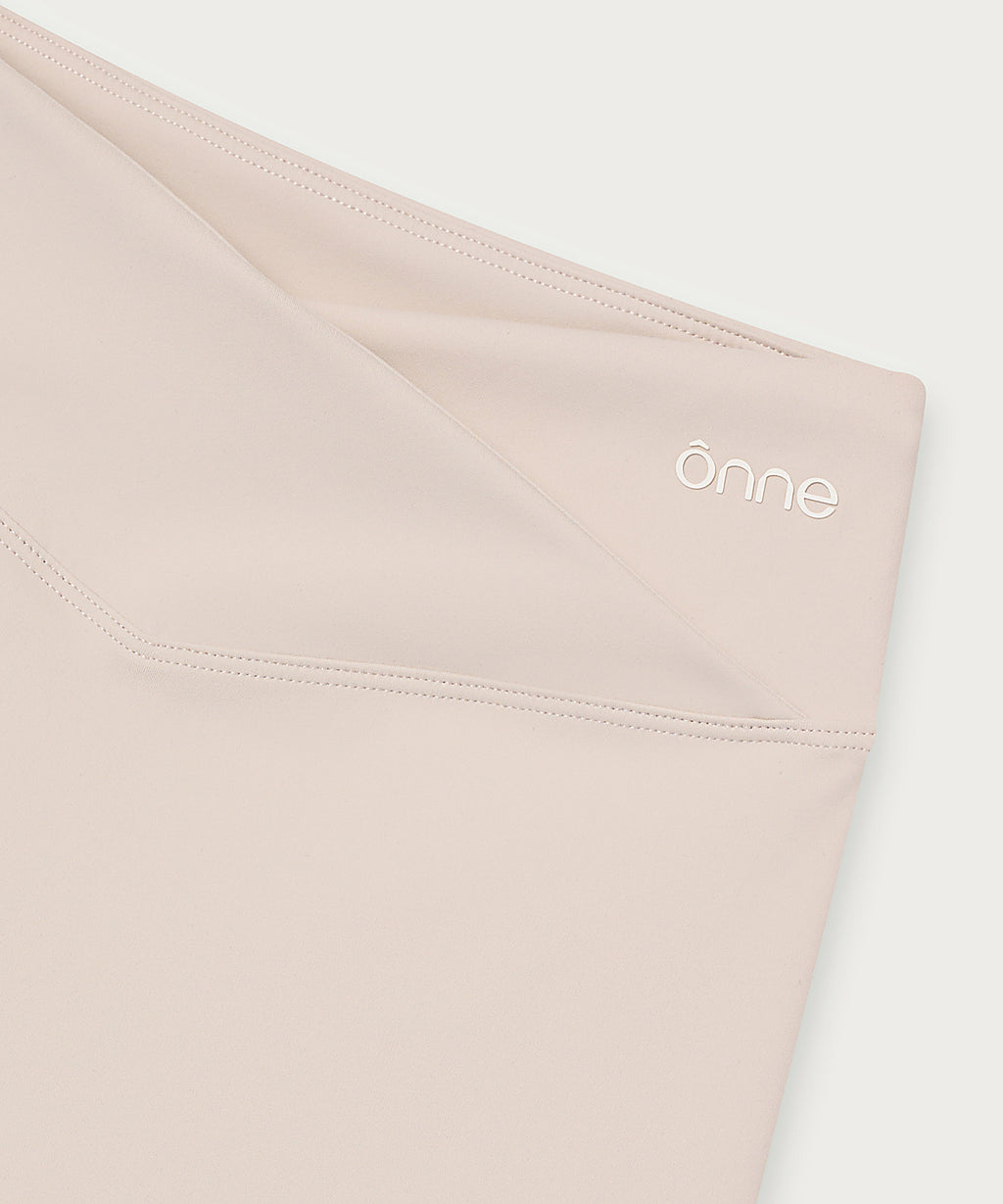 Marlo Shorts in Light Khaki, ÔNNE activewear