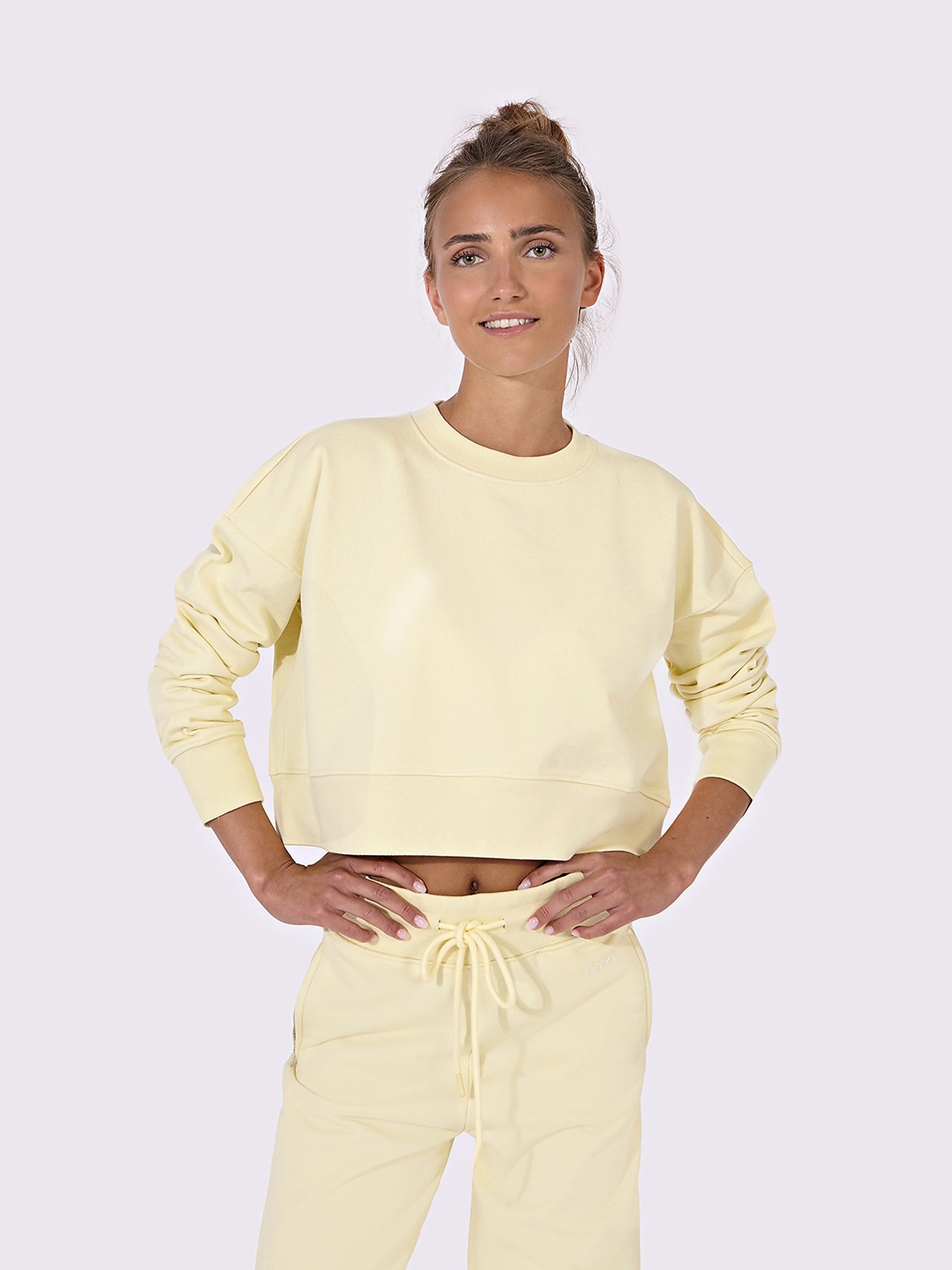 Nika Hoodie Crop in Creamy Yellow, ÔNNE activewear